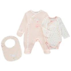 Set De Naissance Avec Dors-bien Rose, Body Imprimé Et Bavoir
