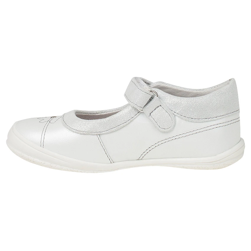 Babies Blanches En Cuir Irisé Avec Fleurs Et Rivets 2 Babies Blanches En Cuir Irisé Avec Fleurs Et Rivets – Image 2